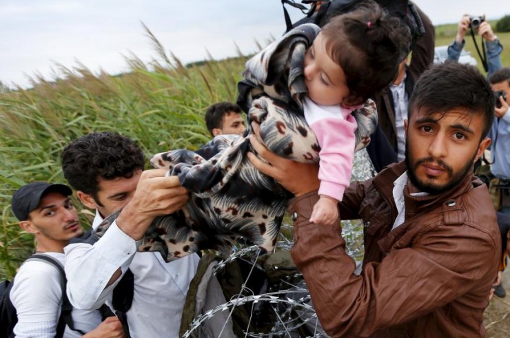 Article : Migrants : les murs se h&eacute;rissent, les d&eacute;mocraties fl&eacute;trissent