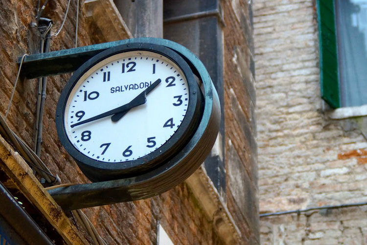 Article : Celui qui vit pour oublier le temps