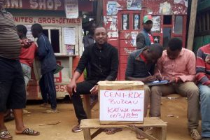 Article : Soucieux d&rsquo;&eacute;lire, des jeunes de Butembo et Beni improvisent leurs propres bureaux de vote