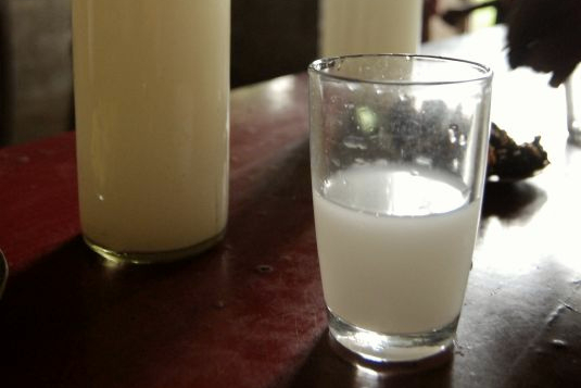 Article : #MondoChallenge : en Guin&eacute;e, le vin de palme entre tradition et alcoolisme