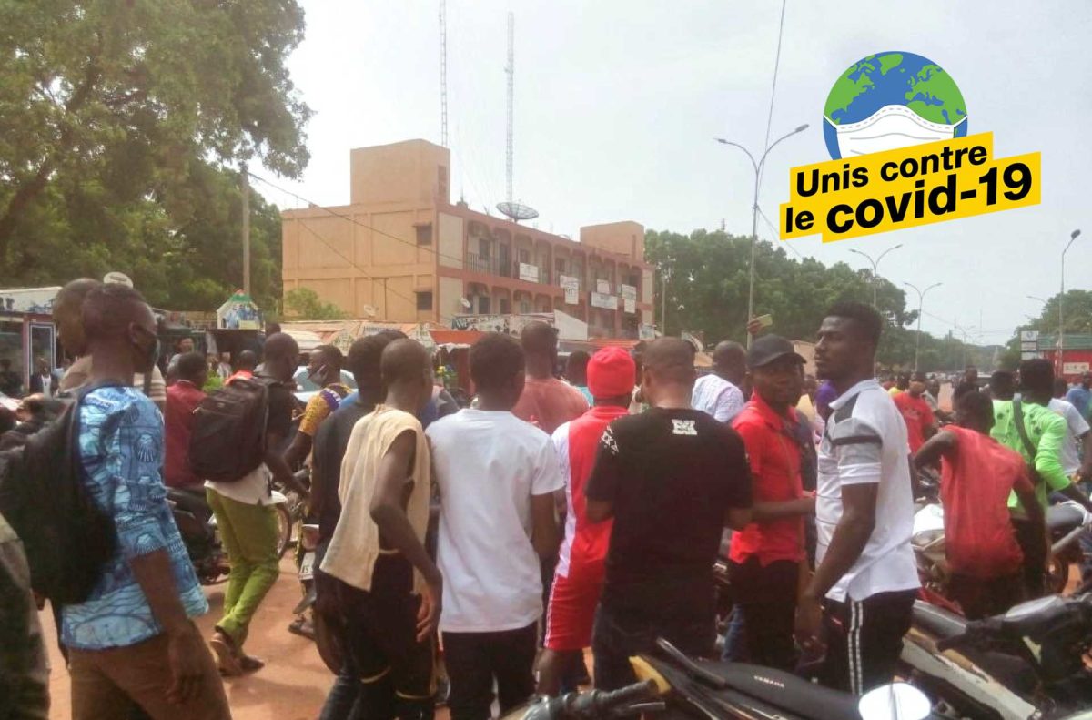 Article : Covid-19 : &Agrave; Bobo-Dioulasso, la population dans la rue pour la lev&eacute;e du couvre-feu