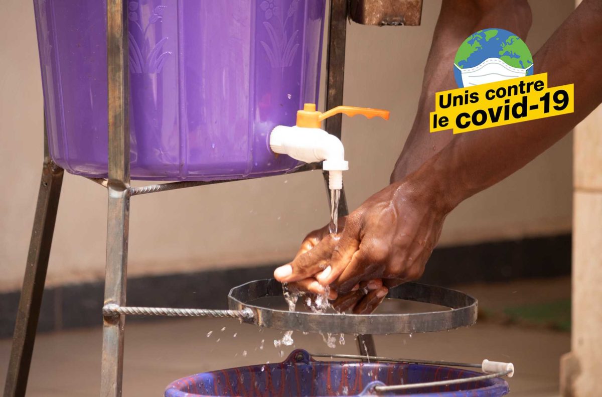 Article : #Askip : &Agrave; ce qu&rsquo;il para&icirc;t, se laver le corps avec de l&rsquo;eau chaude ou de la javel prot&egrave;gerait du Covid-19