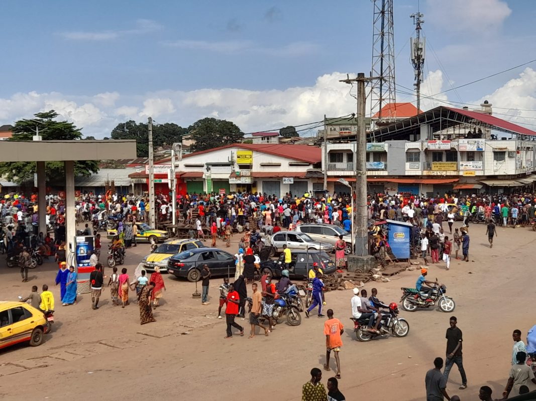 Article : Coup d&rsquo;&Eacute;tat en Guin&eacute;e : des institutions condamnent, le peuple acclame