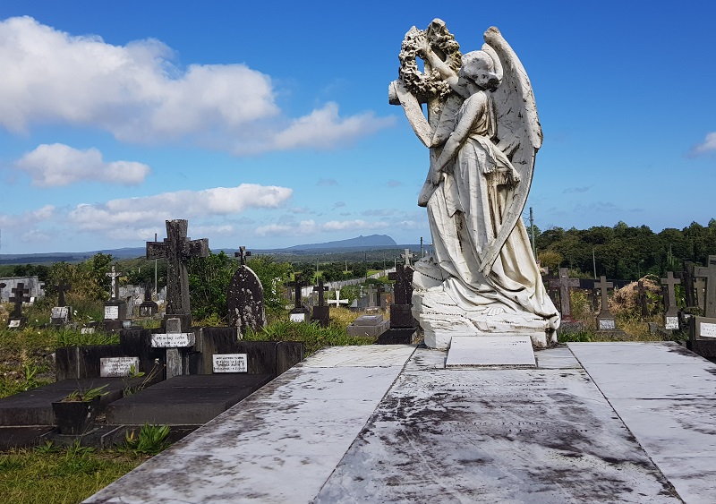 Article : Le cimeti&egrave;re de l&rsquo;enterrenet