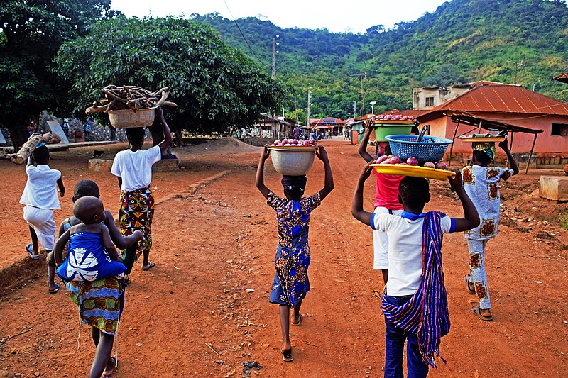 Article : Ces enfants qui travaillent t&ocirc;t dans les rues de Kinshasa
