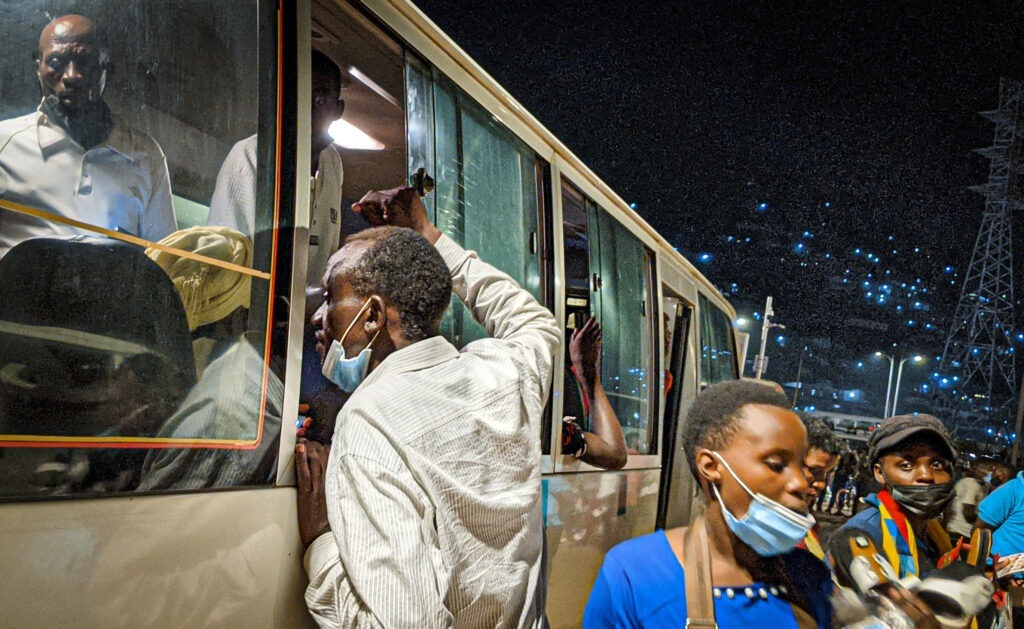 Article : Photoreportage : L&rsquo;assouplissement des restrictions sanitaires apr&egrave;s une p&eacute;riode d&eacute;sastreuse pour les travailleurs informels au Rwanda