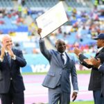 Article : Roger Milla honor&eacute; par la FIFA au Qatar.