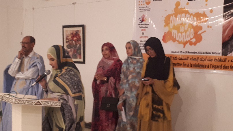 Article : Journ&eacute;e internationale de lutte contre les violences faites aux femmes et aux filles, des adolescentes mauritaniennes peignent leurs souffrances