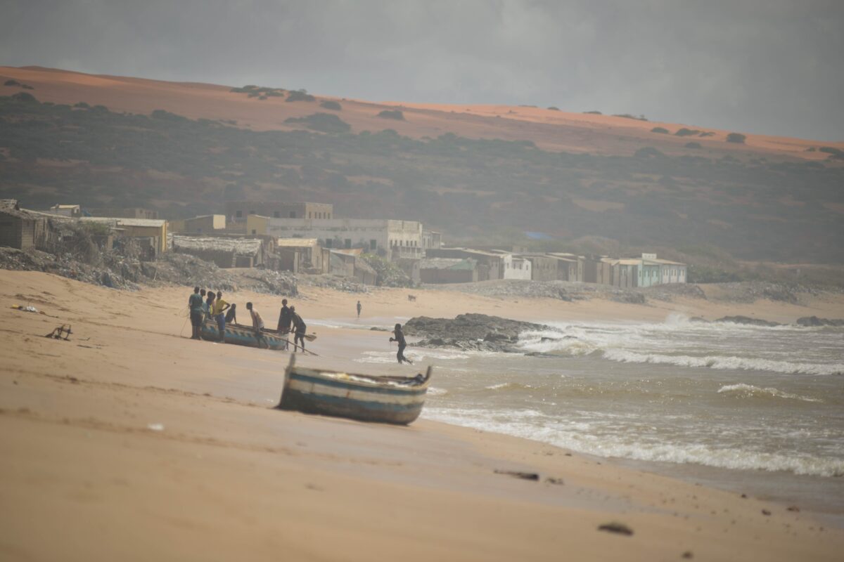 Article : Journ&eacute;e mondiale des Oc&eacute;ans, l&rsquo;ONG BiodiverCit&eacute; et ses partenaires balaient la plage de Nouakchott et organisent un d&icirc;ner-d&eacute;bat