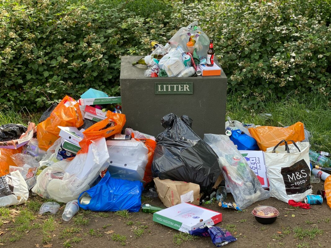 Article : La prolif&eacute;ration des d&eacute;chets plastiques en ville