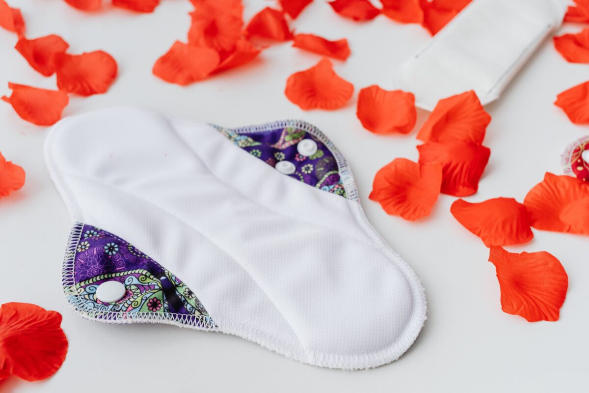 Article : Pr&eacute;carit&eacute; menstruelle&nbsp;: Amen Bouba ouvre un atelier de confection des serviettes hygi&eacute;niques r&eacute;utilisables &agrave; Cotonou
