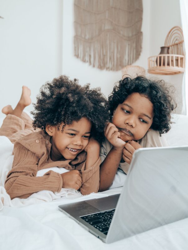 Article : Promouvoir un internet sans peur pour les enfants et les jeunes, un d&eacute;fi permanent