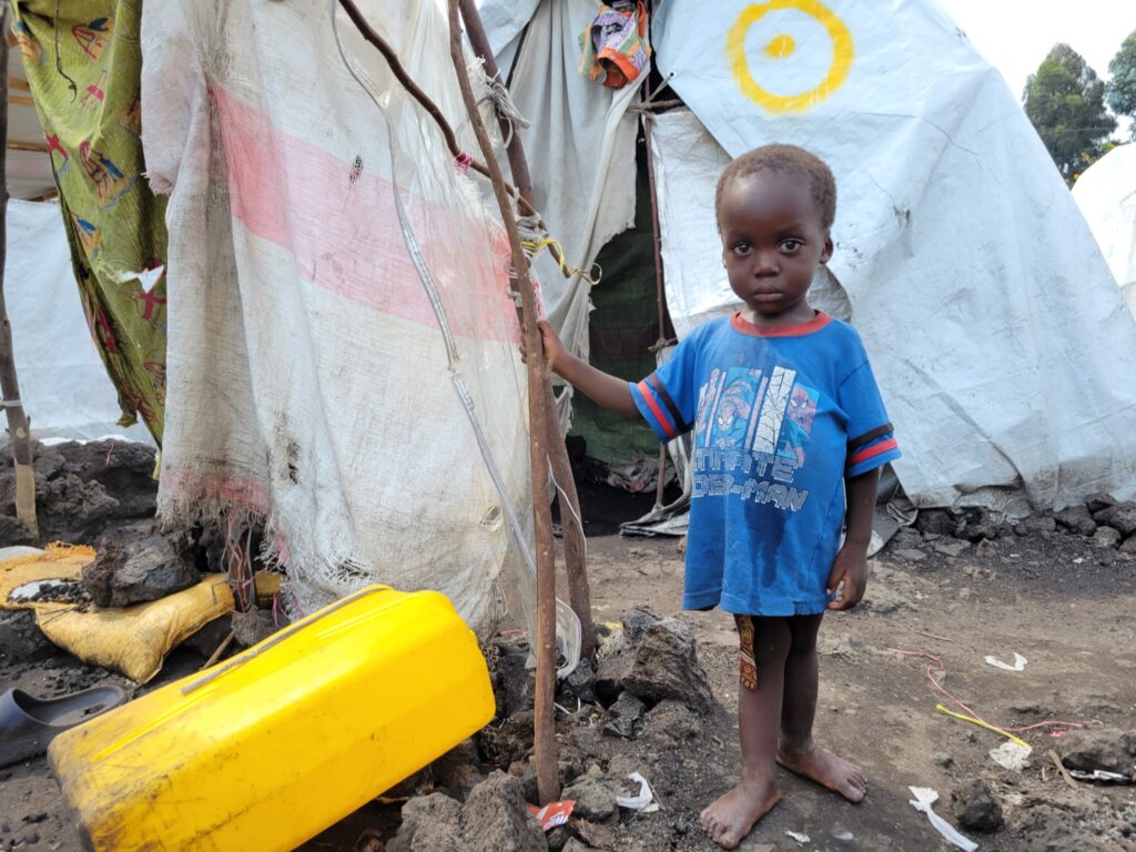 Article : RDC : Fuyant les combats, des d&eacute;plac&eacute;s de guerre cibl&eacute;s par des bombardements dans leurs sites