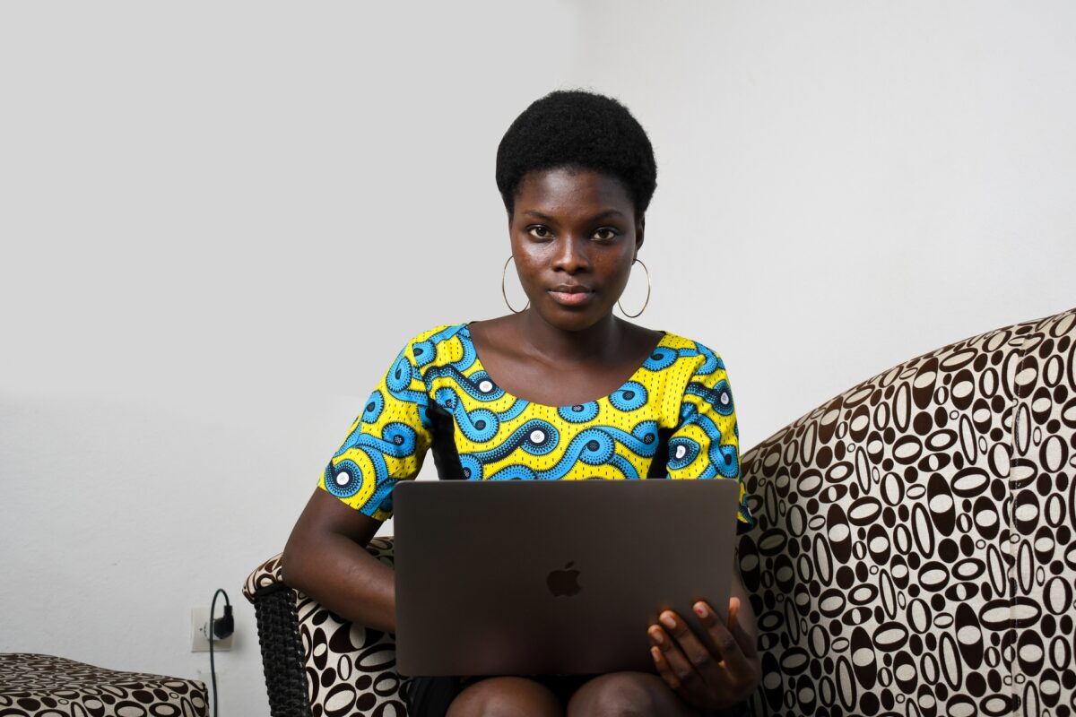 Article : La double vie d&rsquo;une &eacute;tudiante entrepreneure : entre r&ecirc;ves et d&eacute;fis